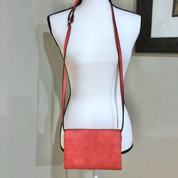 *STEVE MADDEN* Pink Front Snap Clasp Crossbody Bag - Picture 3 of 5